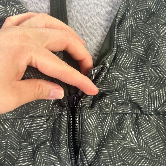 Lululemon Sport Bra Womens 6 Green Printed Front Zip Athletic Cool To Street Bra - Picture 3 of 8